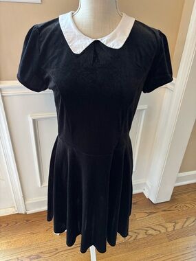 Hot  topic Black Dress with White Peter Pan Collar Sz large